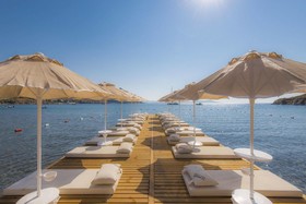 La Brezza Suite and Hotel