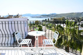 Queen Boutique Hotel