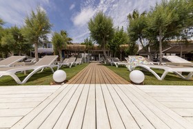 Ali’s Hotel Restaurant Beach