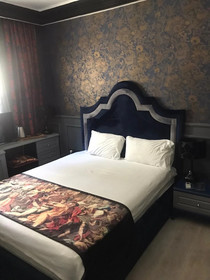 Art & Interiors Boutique Hotel