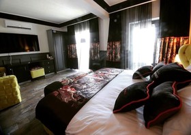Art & Interiors Boutique Hotel