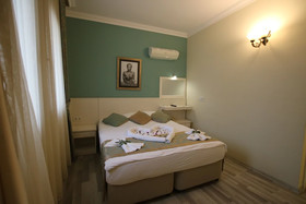 Artemis Hotel