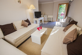 Moonshine Hotel & Suites