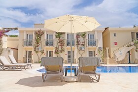 Omer Aybak Beach Hotel