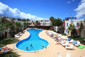 Club Paloma Apartments