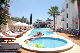 Queen Residence By Important Group Travel