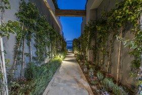 Highend Hotel & Residance