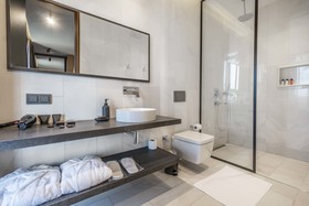 Highend Hotel & Residance