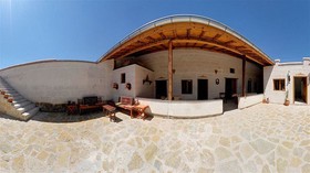 Bir Kedi Villa