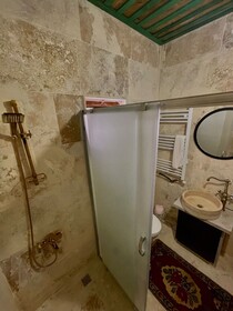 Daphne Cave Hotel