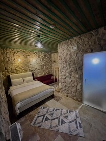 Daphne Cave Hotel