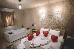 Daphne Cave Hotel