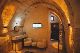 Daphne Cave Hotel