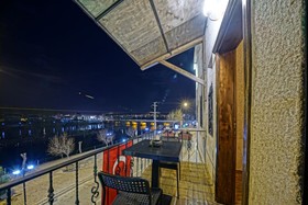 Lemon Cave Suite And Cafe