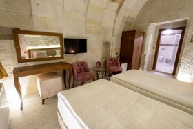 Mesken Cave Suites