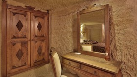 Phocas Cave Suites
