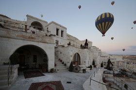 Phocas Cave Suites