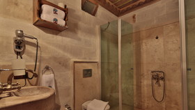 Phocas Cave Suites