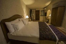 Artemis Cave Suites