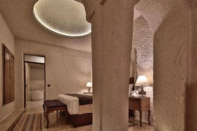 Artemis Cave Suites
