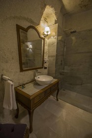 Artemis Cave Suites