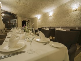 Artemis Cave Suites