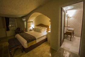 Artemis Cave Suites