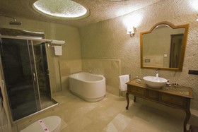 Artemis Cave Suites