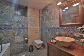Caravanserai Inn Hotel