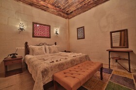 Caravanserai Inn Hotel