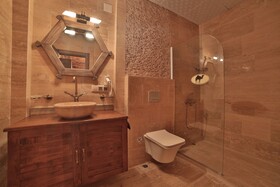 Caravanserai Inn Hotel