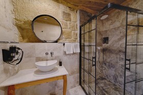 Concept Cave Suites