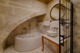 Concept Cave Suites
