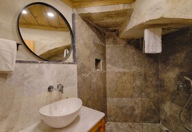 Concept Cave Suites