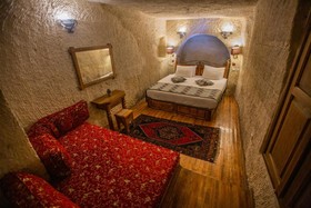 Divan Cave House