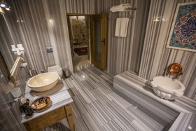 Divan Cave House