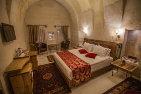 Divan Cave House
