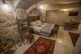 Divan Cave House