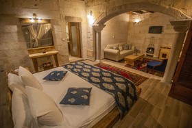 Divan Cave House