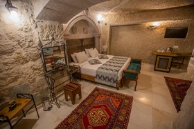 Divan Cave House