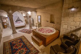 Divan Cave House