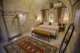 Divan Cave House