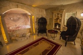 Divan Cave House