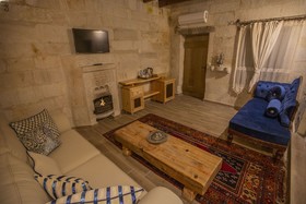 Divan Cave House