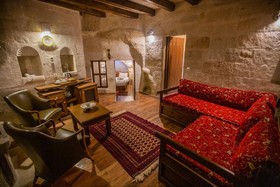 Divan Cave House