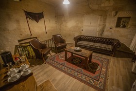 Divan Cave House