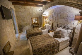 Divan Cave House