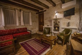 Divan Cave House