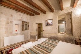 Elegance Cave Suites