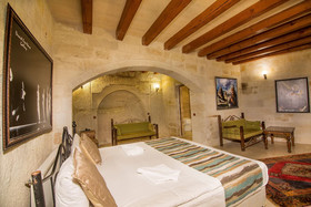 Elegance Cave Suites